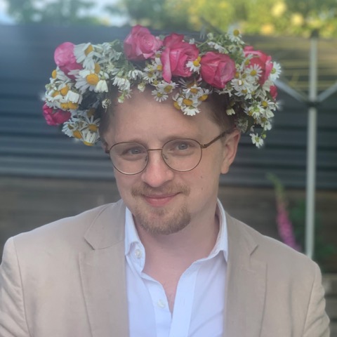 Ale Wendt med midsommarkrans